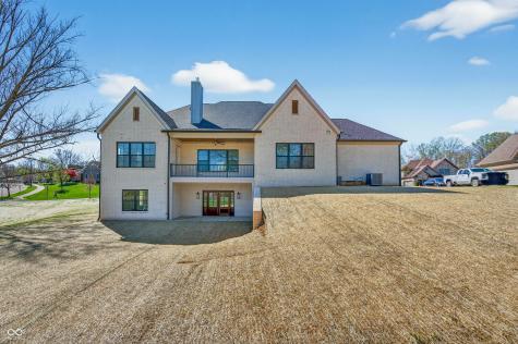 1713 Deer Creek Way Columbus IN 47201