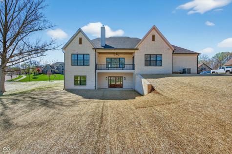 1713 Deer Creek Way Columbus IN 47201