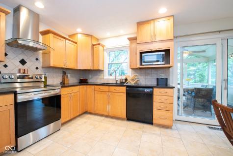 610 Danbury Drive Zionsville IN 46077