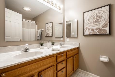 11191 Timberview Drive Fishers IN 46037