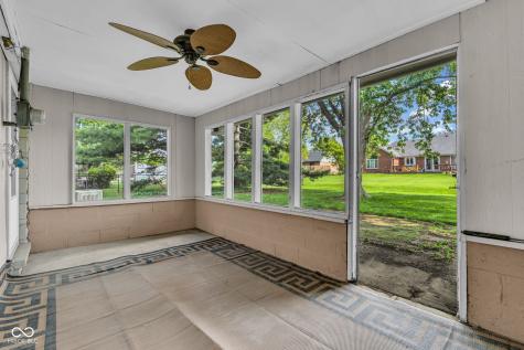 1027 E Logan Street Brownsburg IN 46112