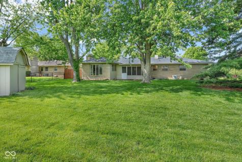 1027 E Logan Street Brownsburg IN 46112