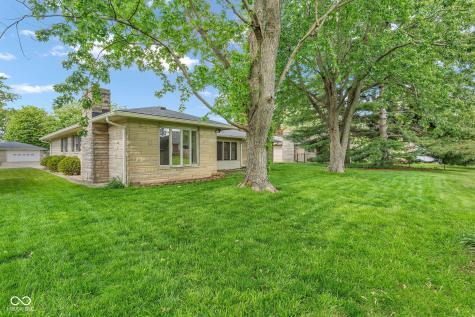 1027 E Logan Street Brownsburg IN 46112