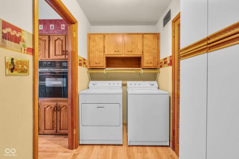 1027 E Logan Street Brownsburg IN 46112