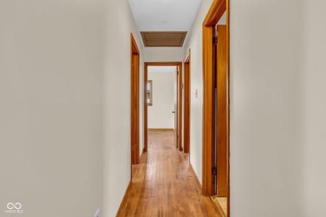 1027 E Logan Street Brownsburg IN 46112