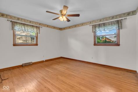 1027 E Logan Street Brownsburg IN 46112