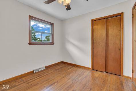 1027 E Logan Street Brownsburg IN 46112