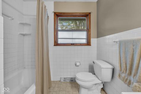 1027 E Logan Street Brownsburg IN 46112