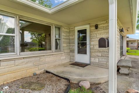 1027 E Logan Street Brownsburg IN 46112