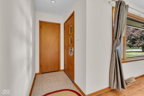 1027 E Logan Street Brownsburg IN 46112