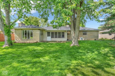 1027 E Logan Street Brownsburg IN 46112