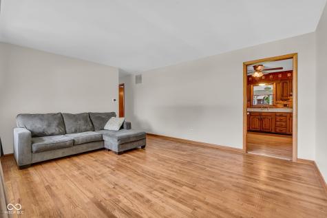 1027 E Logan Street Brownsburg IN 46112