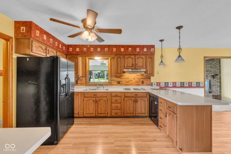 1027 E Logan Street Brownsburg IN 46112
