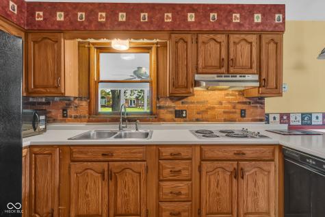 1027 E Logan Street Brownsburg IN 46112
