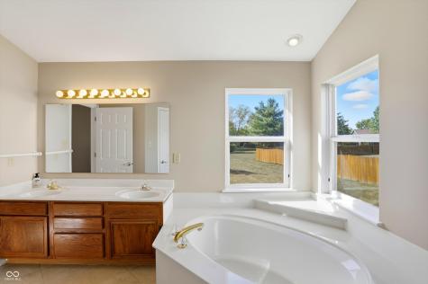 225 W Tansey Crossing Westfield IN 46074