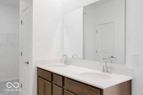 1121 Authentic Lane Indianapolis IN 46239