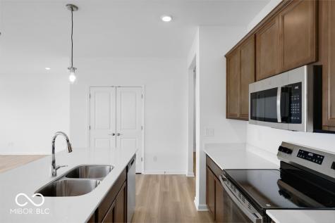 1121 Authentic Lane Indianapolis IN 46239