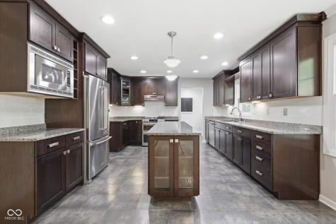9008 Chestnut Court Indianapolis IN 46260