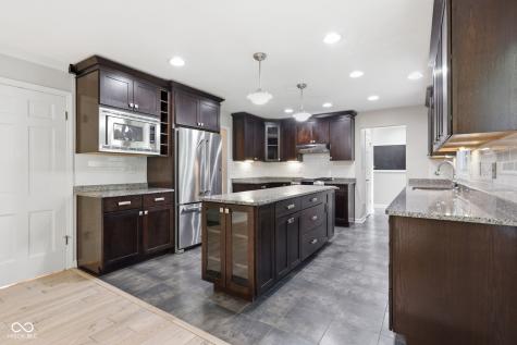 9008 Chestnut Court Indianapolis IN 46260