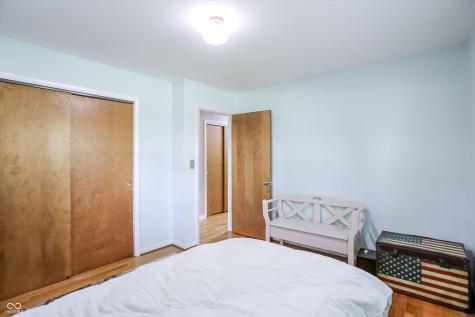 7010 Grosvenor Place Indianapolis IN 46220