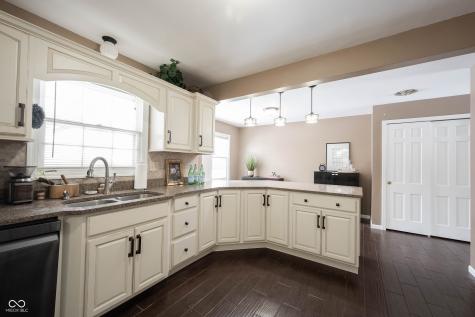 8720 Ellington Drive Indianapolis IN 46234