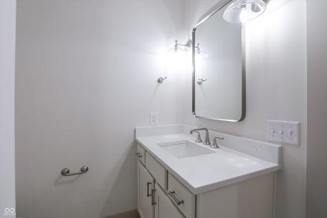 122 E 32nd Street Indianapolis IN 46205