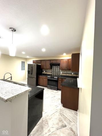 7638 E 37th Place Indianapolis IN 46226