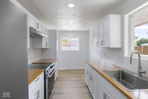 631 S 9th Avenue Beech Grove IN 46107