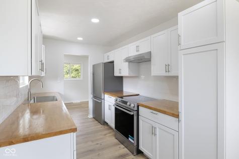 631 S 9th Avenue Beech Grove IN 46107