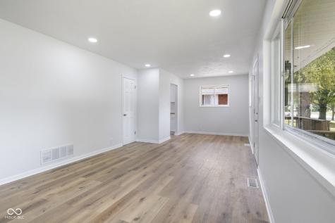 631 S 9th Avenue Beech Grove IN 46107