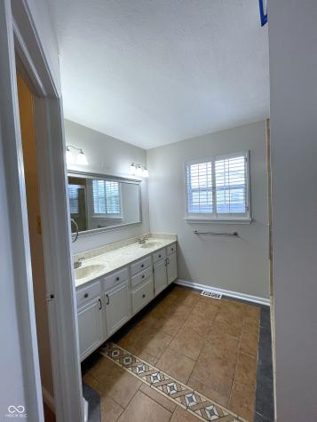 10522 Creekside Woods Drive Indianapolis IN 46239