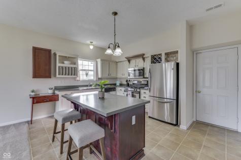 8121 Whitview Drive Indianapolis IN 46237
