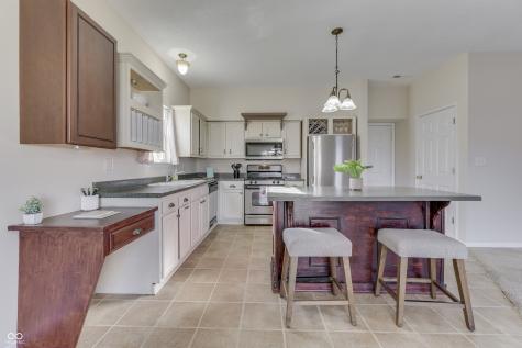 8121 Whitview Drive Indianapolis IN 46237