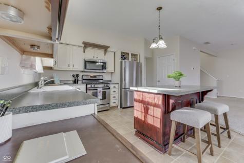 8121 Whitview Drive Indianapolis IN 46237