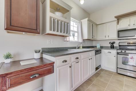 8121 Whitview Drive Indianapolis IN 46237