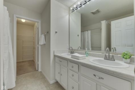 8121 Whitview Drive Indianapolis IN 46237