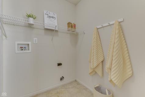 8121 Whitview Drive Indianapolis IN 46237