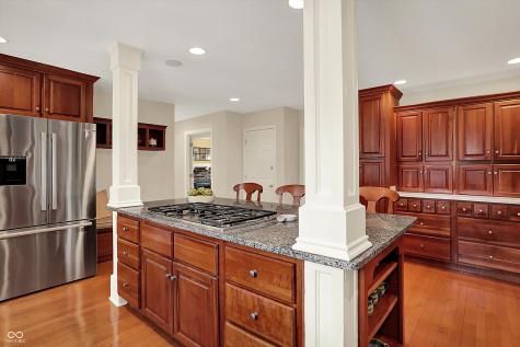 915 Williamsburg Lane Zionsville IN 46077