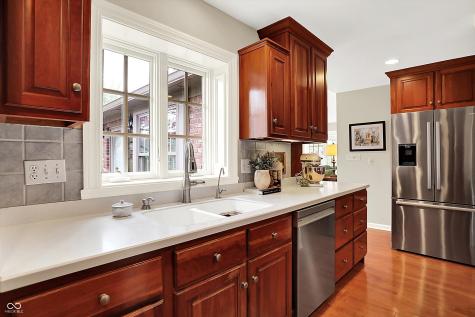 915 Williamsburg Lane Zionsville IN 46077