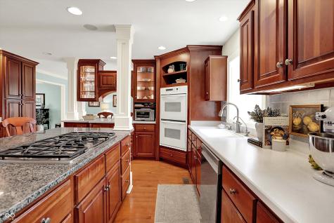 915 Williamsburg Lane Zionsville IN 46077