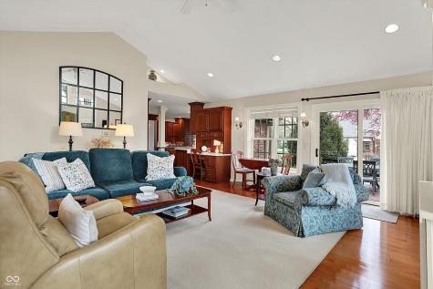 915 Williamsburg Lane Zionsville IN 46077