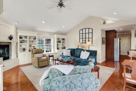 915 Williamsburg Lane Zionsville IN 46077
