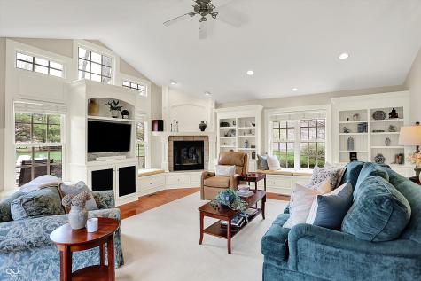915 Williamsburg Lane Zionsville IN 46077