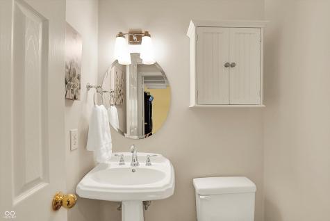 915 Williamsburg Lane Zionsville IN 46077