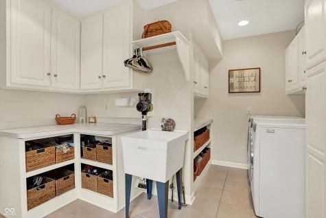 915 Williamsburg Lane Zionsville IN 46077
