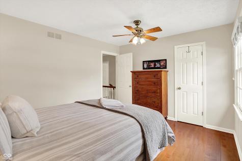 915 Williamsburg Lane Zionsville IN 46077