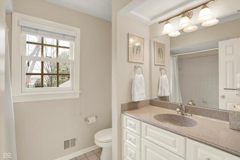 915 Williamsburg Lane Zionsville IN 46077