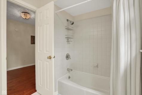 915 Williamsburg Lane Zionsville IN 46077