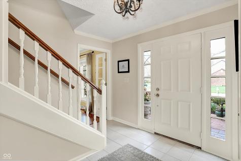 915 Williamsburg Lane Zionsville IN 46077