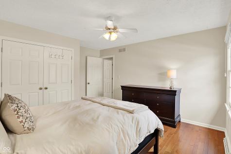915 Williamsburg Lane Zionsville IN 46077